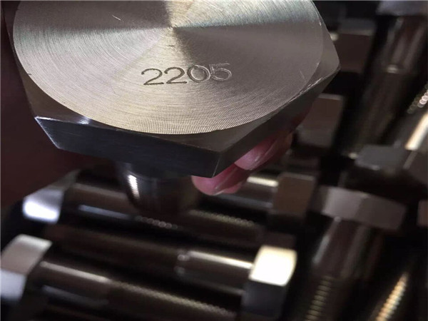 en 1.4462 f51 uns s31803 saf 2205 בורג