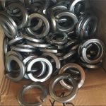 מכונת כביסה באביב